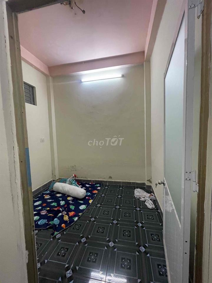cho thuê khu phía sau nhà nguyên căn mặt tiền đường Nguyển Văn Tạo