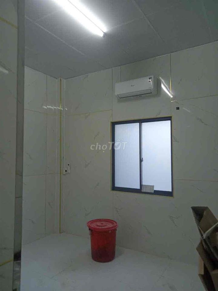 Cần bán 01 căn phòng tập thể. Sổ hồng riêng.
