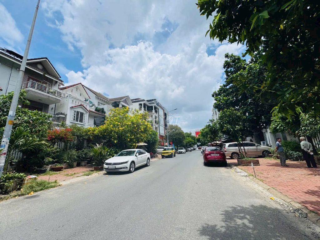 Chính chủ cho thuê lô đất mặt tiền đường số 3 kdc Nam Long, Q.7