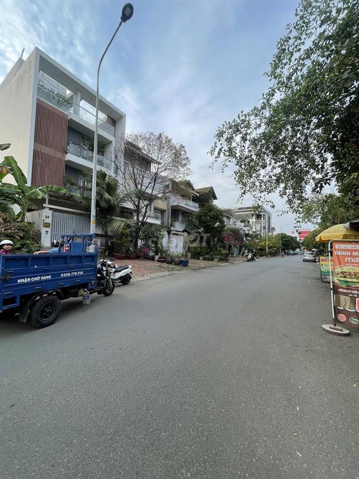 Chính chủ cho thuê lô đất mặt tiền đường số 3 kdc Nam Long, Q.7