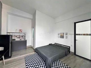 STUDIO FULL NỘI THẤT, CỬA SỔ TRỜI THOÁNG NGAY ,GẦN CV GIA DINH