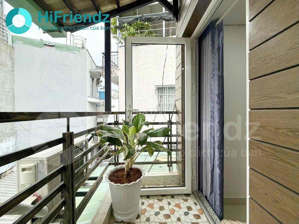 BANCOL XỊN XÒ NGAY BỜ KÈ HOÀNG SA TRƯỜNG SA