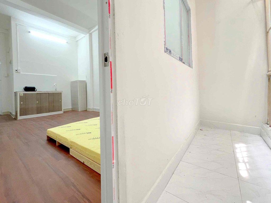 PHÒNG BAN CÔNG — FULL NT Q10 — GẦN ĐH KINH TẾ ( UEH)