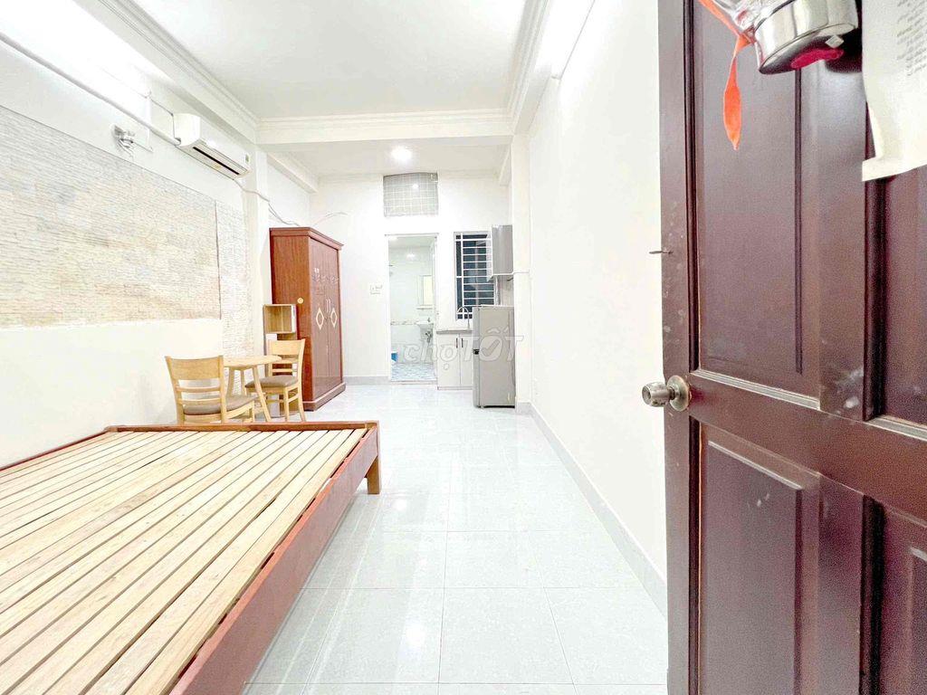 PHÒNG BAN CÔNG  30m2 - FULL NT, QUẬN 10 - GẦN ĐẠI HỌC KINH TẾ ( UEH)