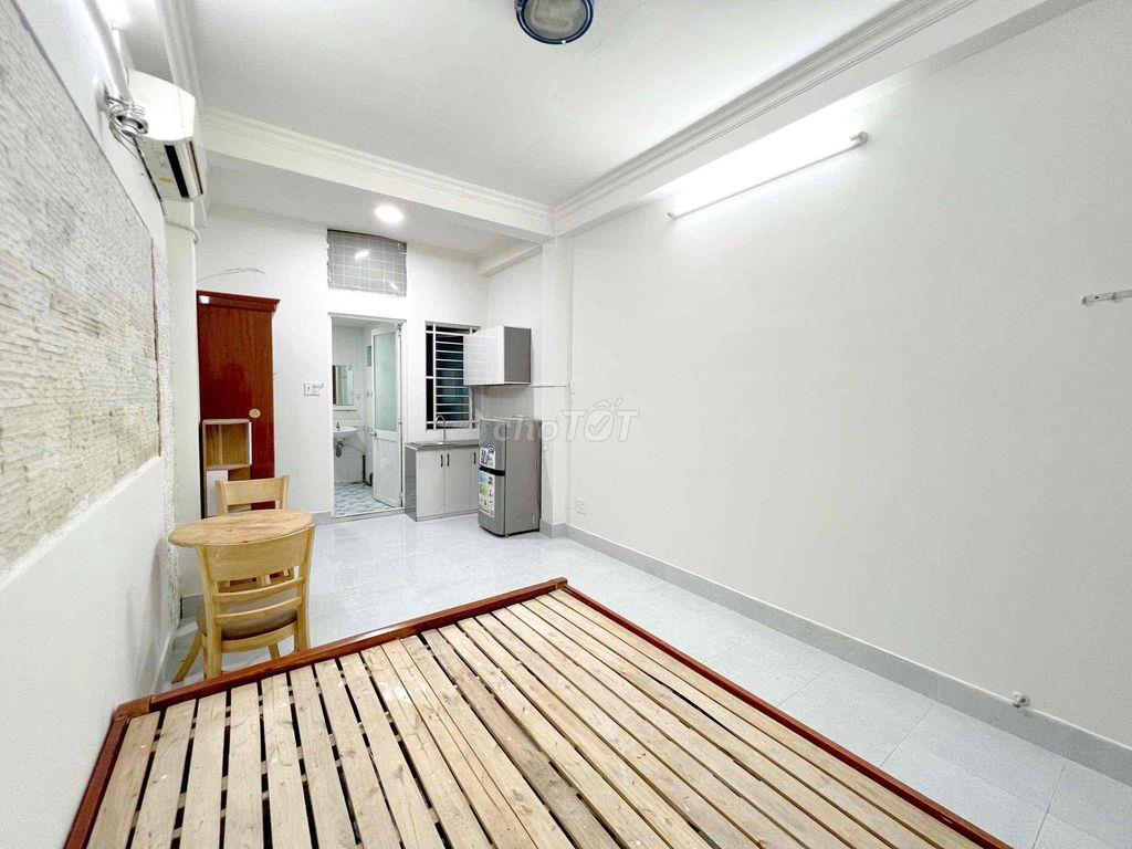PHÒNG BAN CÔNG  30m2 - FULL NT, QUẬN 10 - GẦN ĐẠI HỌC KINH TẾ ( UEH)