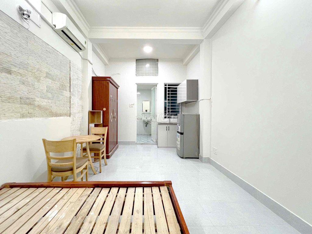 PHÒNG BAN CÔNG  30m2 - FULL NT, QUẬN 10 - GẦN ĐẠI HỌC KINH TẾ ( UEH)