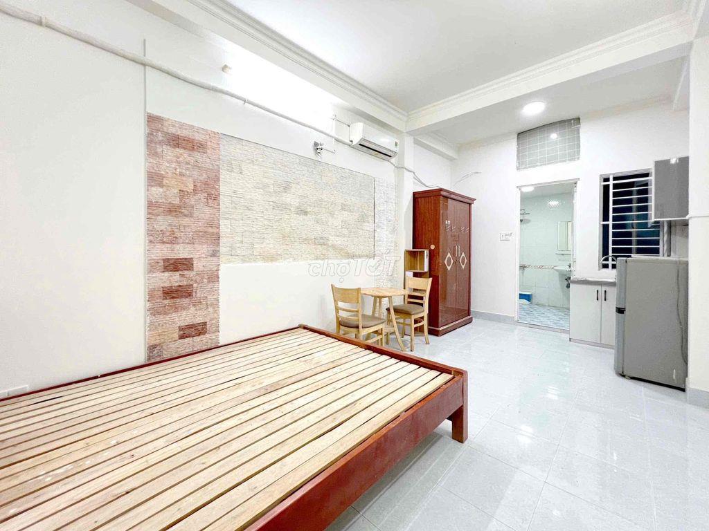 PHÒNG BAN CÔNG  30m2 - FULL NT, QUẬN 10 - GẦN ĐẠI HỌC KINH TẾ ( UEH)