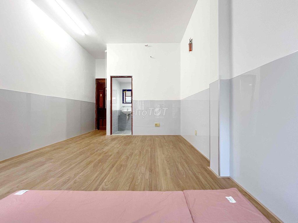Phòng Studio 35m2 , Ban Công Thoáng, Gần VAA , Sân Bay