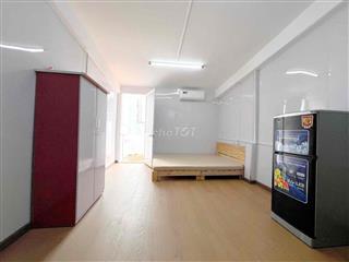 Phòng Ban Công 27m2 - Full Nội Thất , Gần Ga T3 , Hoàng Hoa Thám