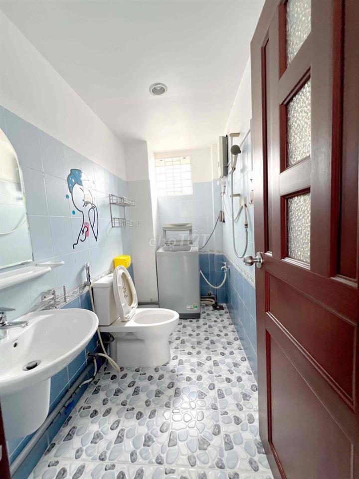 Phòng Ban Công 30m2 - Full Nội Thất Giá 5tr3