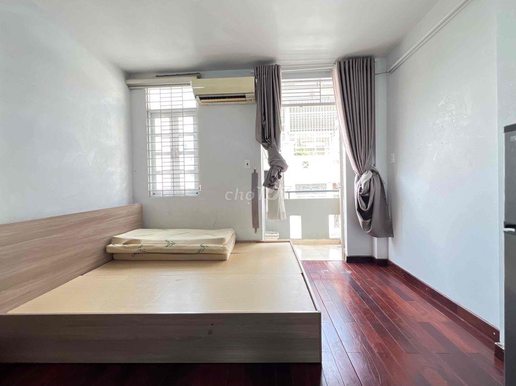 Phòng Ban Công 30m2 - Full Nội Thất Giá 5tr3