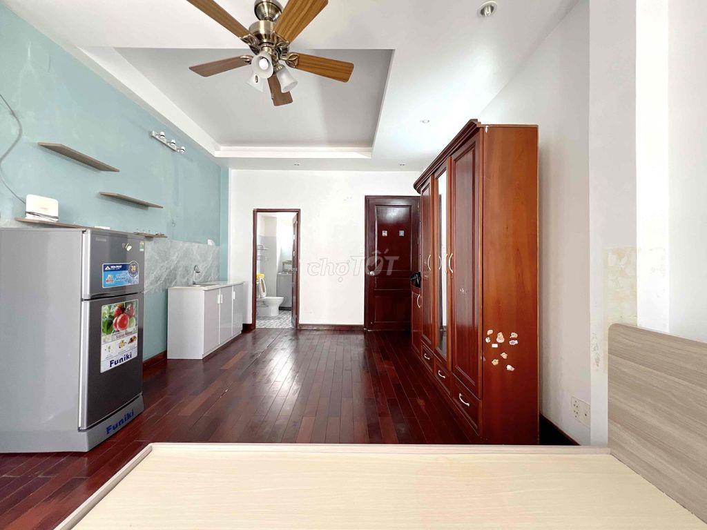 Phòng Ban Công 30m2 - Full Nội Thất Giá 5tr3