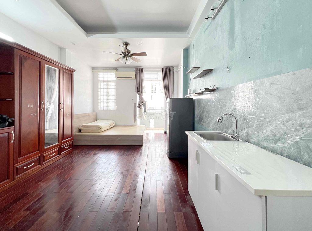 Phòng Ban Công 30m2 - Full Nội Thất Giá 5tr3