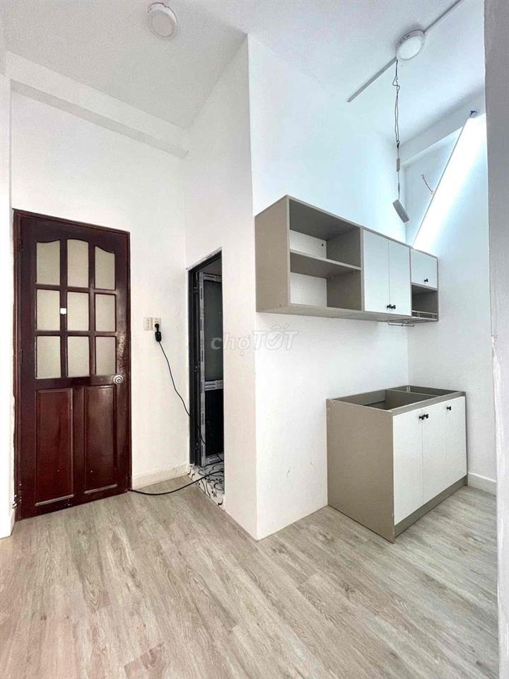 CHDV BAN CÔNG TÁCH BẾP NGAY NGÃ TƯ PHÚ NHUẬN ĐẦY ĐỦ NỘI THẤT