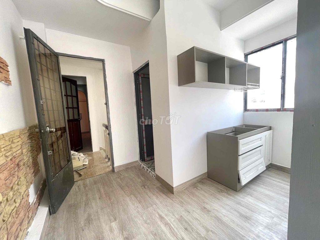 CHDV BAN CÔNG TÁCH BẾP NGAY NGÃ TƯ PHÚ NHUẬN ĐẦY ĐỦ NỘI THẤT