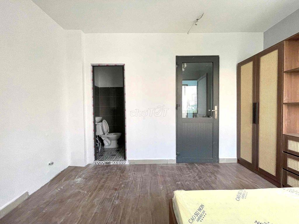 CHDV TÁCH BẾP CỬA SỔ TRỜI NGAY NGÃ TƯ PHÚ NHUẬN
