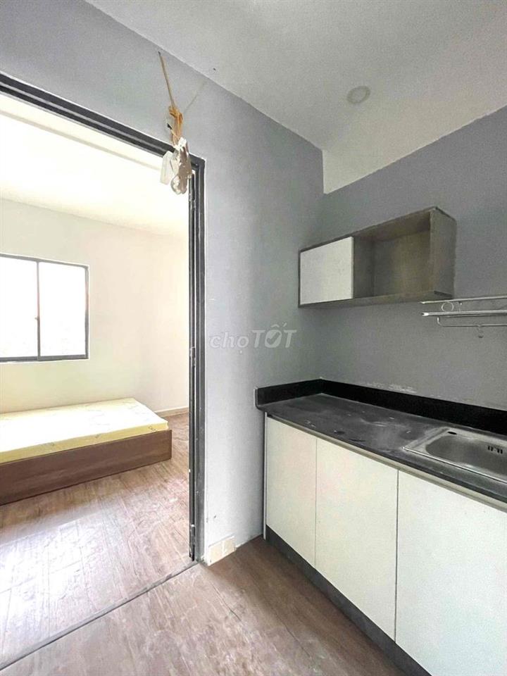 CHDV TÁCH BẾP CỬA SỔ TRỜI NGAY NGÃ TƯ PHÚ NHUẬN
