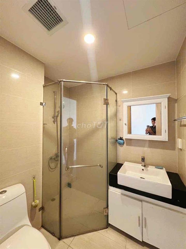 Cho thuê căn hộ cc Botanica Premier 2 phòng ngủ 2 WC. Gần sân bay TSN