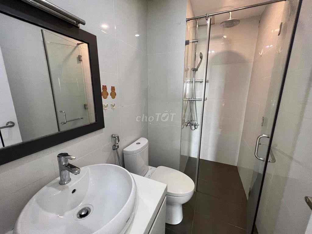 Cho thuê căn hộ 3 phòng ngủ 2WC. chung cư Garden Gate. gần sb TSN