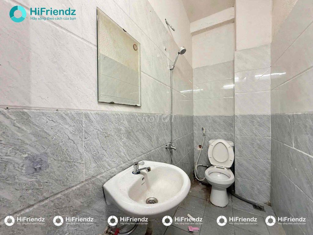 Nhà mới xây - Full nội thất -Cửa sổ trời lớn - Giáp Q10