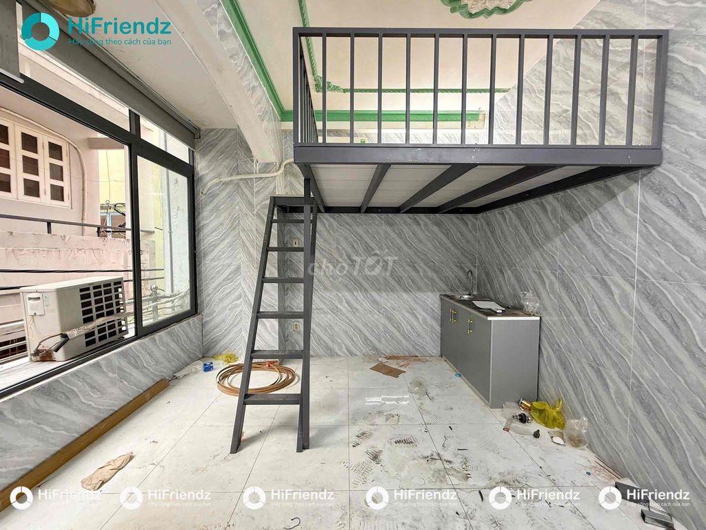 Nhà mới xây - Full nội thất -Cửa sổ trời lớn - Giáp Q10