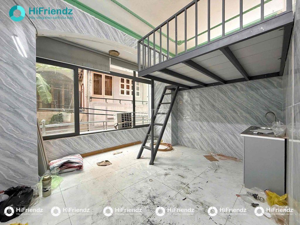 Nhà mới xây - Full nội thất -Cửa sổ trời lớn - Giáp Q10