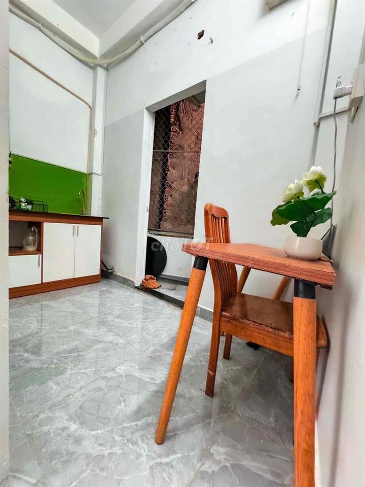 Căn Hộ 2Pn 1wc  nội thất đầy đủ Ngay Công viẻn Hoàng Văn Thụ Phú Nhuận