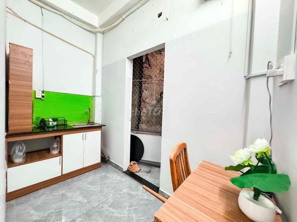 Căn Hộ 2Pn 1wc  nội thất đầy đủ Ngay Công viẻn Hoàng Văn Thụ Phú Nhuận