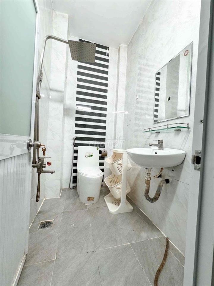 Căn Hộ 2Pn 1wc  nội thất đầy đủ Ngay Công viẻn Hoàng Văn Thụ Phú Nhuận