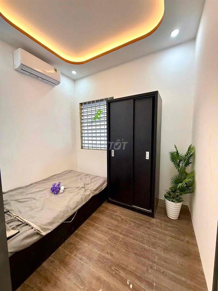 Chinh Chu cho thuê 2PN ban công lầu 3