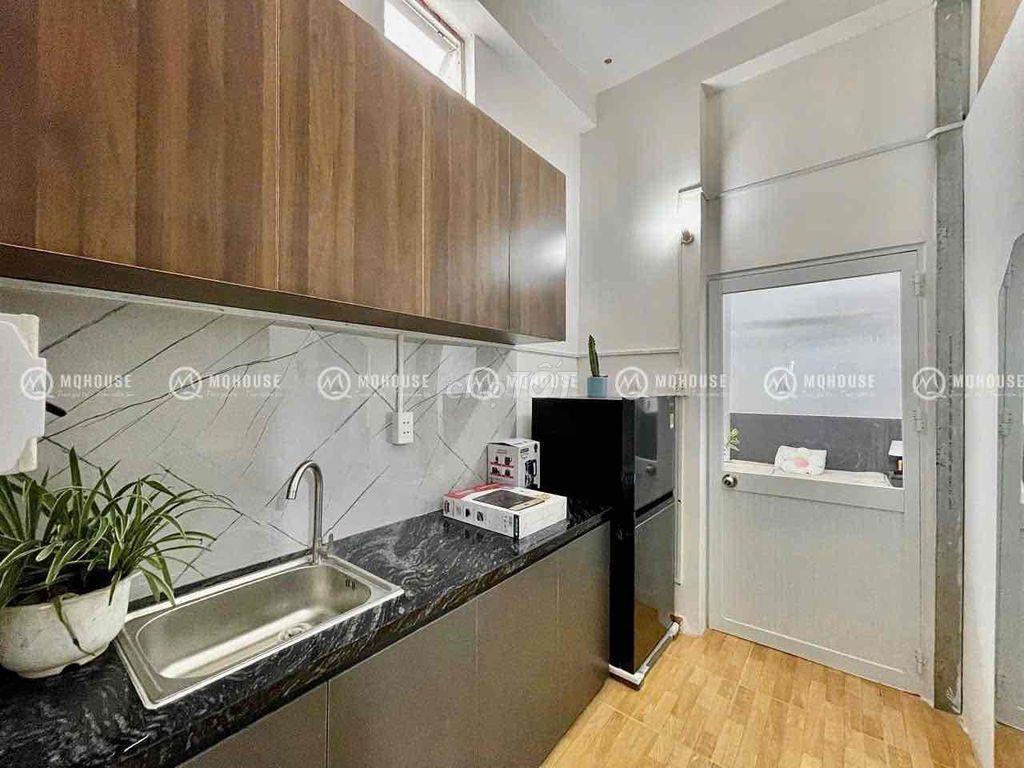 Còn 1P bự Có Ban Công Ánh sáng 1P cửa sổ Đồng Giá Luôn