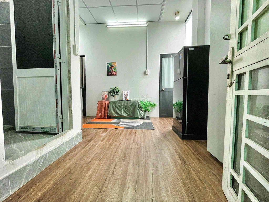 CĂN hộ 2Pn 55m2 Ban Công , Phòng Khách , Thoáng Cưuc