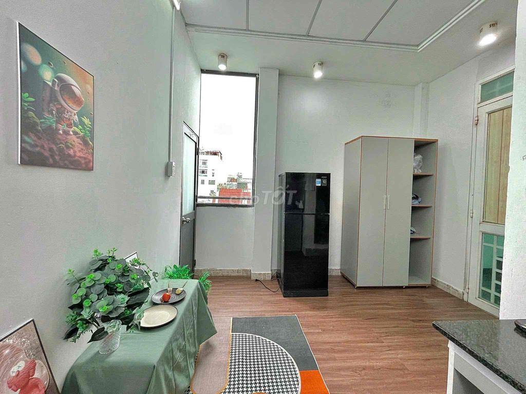 CĂN hộ 2Pn 55m2 Ban Công , Phòng Khách , Thoáng Cưuc