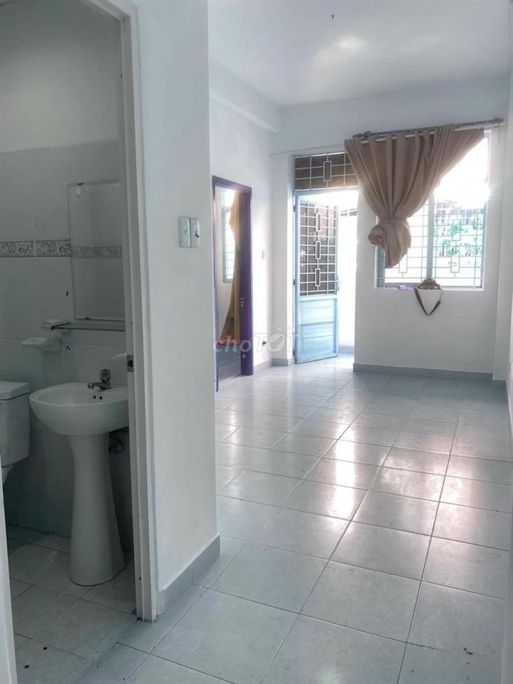 Bán căn hộ Chung cư B1 Trường Sa, 56m2, 2PN, tầng cao, 3.85 tỷ