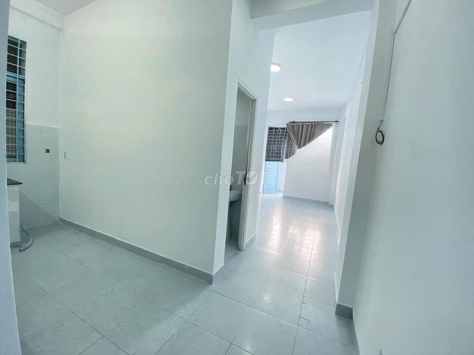 Bán căn hộ Chung cư B1 Trường Sa, 56m2, 2PN, tầng cao, 3.85 tỷ