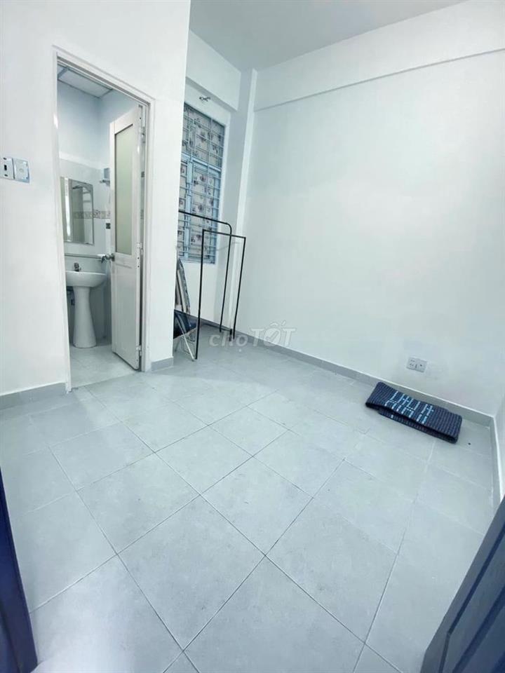 Bán căn hộ Chung cư B1 Trường Sa, 56m2, 2PN, tầng cao, 3.85 tỷ