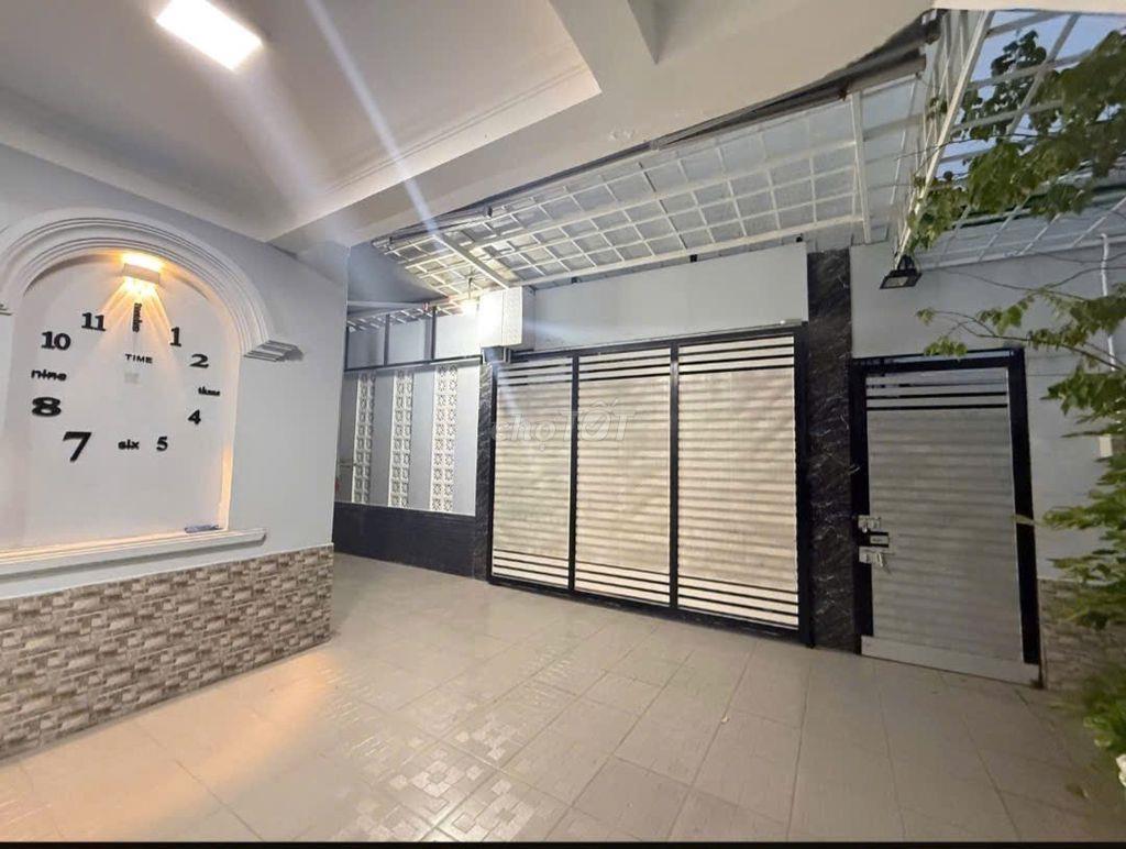 Nhà ngay sau lưng bệnh viện Quận 2 oto ngủ trong nhà ngang khủng 8,6m 