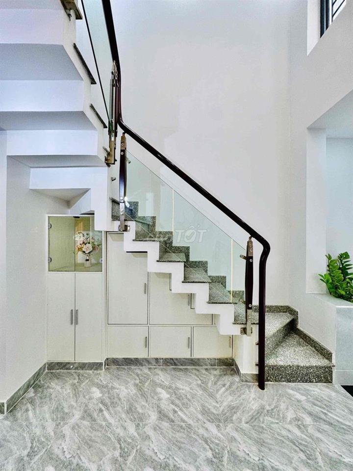 Cần bán nhà vị trí đẹp Phú Nhuận