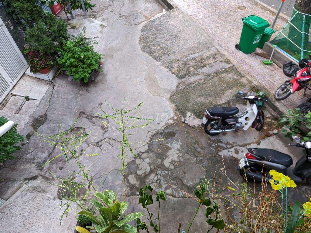 bán nhà mặt tiền Trường Sa , ngay ngả 3