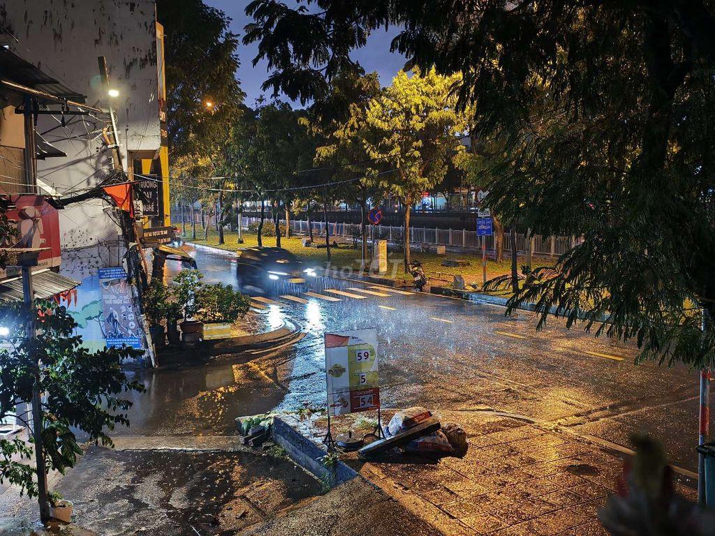 bán nhà mặt tiền Trường Sa , Phú Nhuận , ngay ngã 3