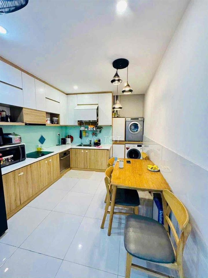 Bán nhà trung tâm Phú Nhuận, giáp Quận 1 & Quận 3