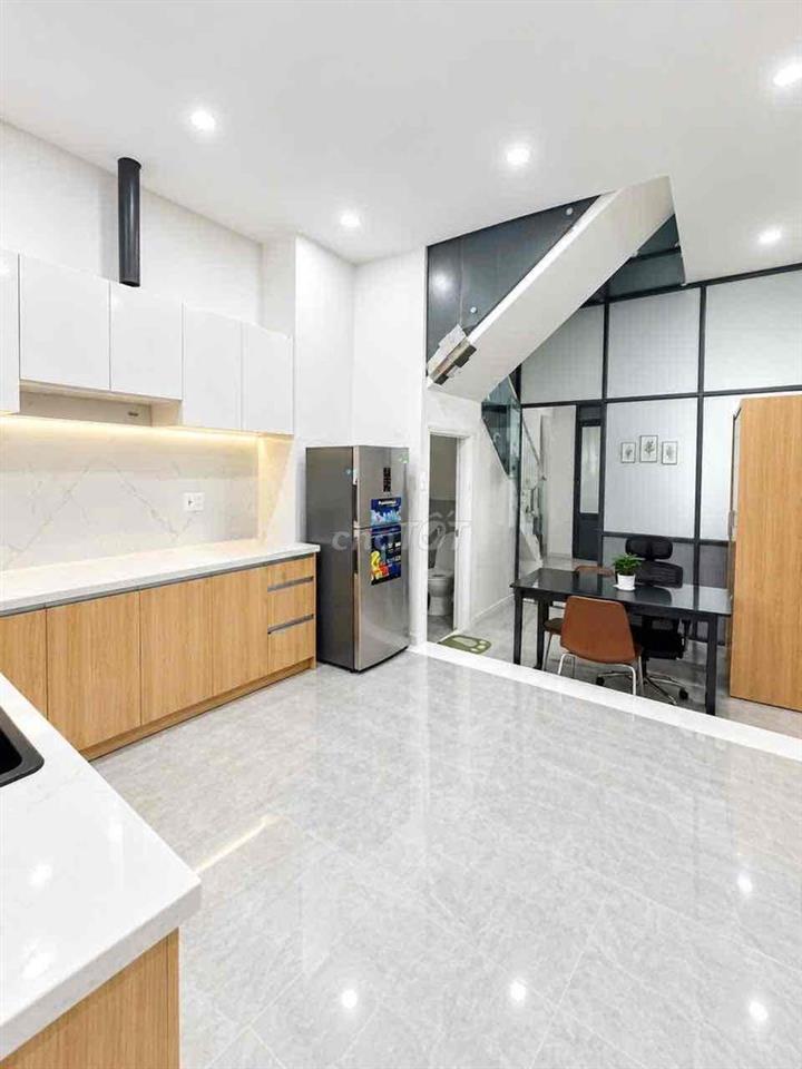PHÒNG TRỌ QUẬN 7 – FULL NỘI THẤT, CÓ SÂN SAU