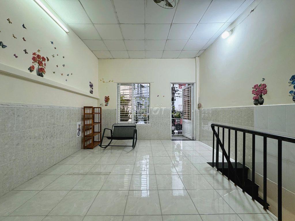 Cho thuê nhà có sẵn nội thất. Lê Văn Sỹ, P. Phú Nhuận. 4m x 13m. 3pn