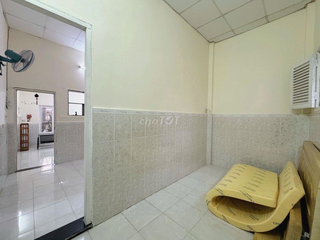Cho thuê nhà có sẵn nội thất. Lê Văn Sỹ, P. Phú Nhuận. 4m x 13m. 3pn