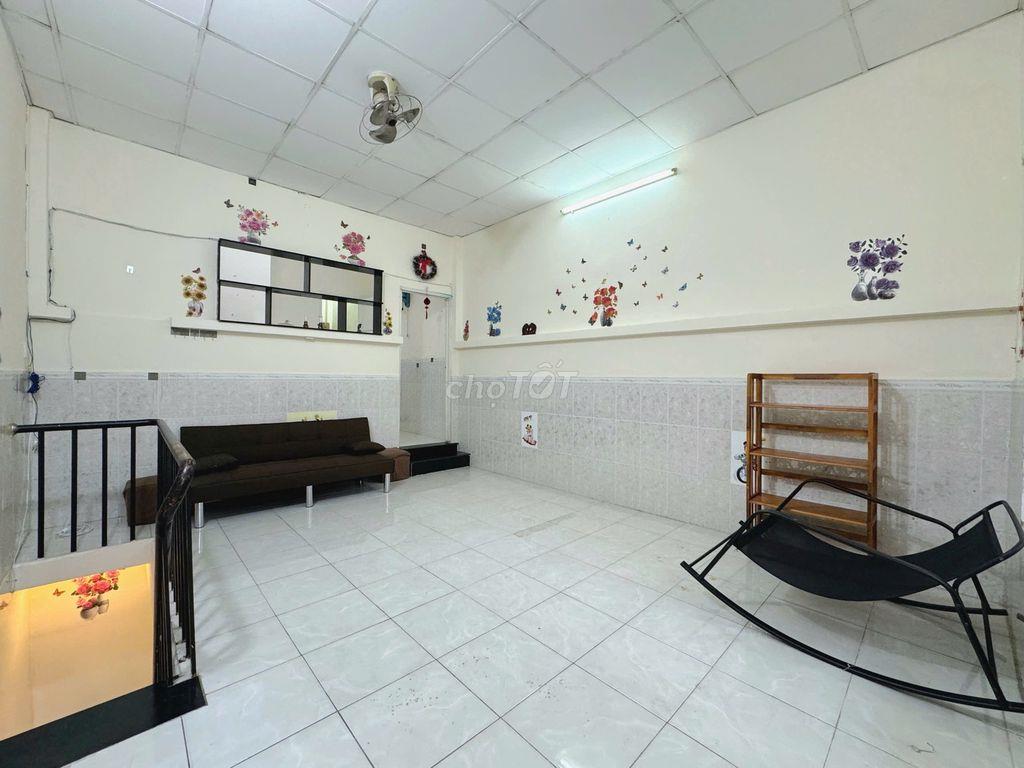 Cho thuê nhà có sẵn nội thất. Lê Văn Sỹ, P. Phú Nhuận. 4m x 13m. 3pn