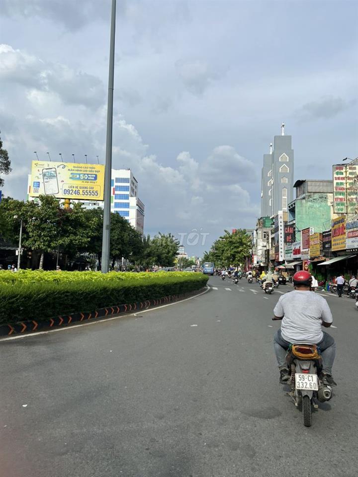 Bán nhà mặt tiền Lý Thái Tổ, P.8, Q.10. 4 tầng lầu. Giá chỉ 8,5 tỷ