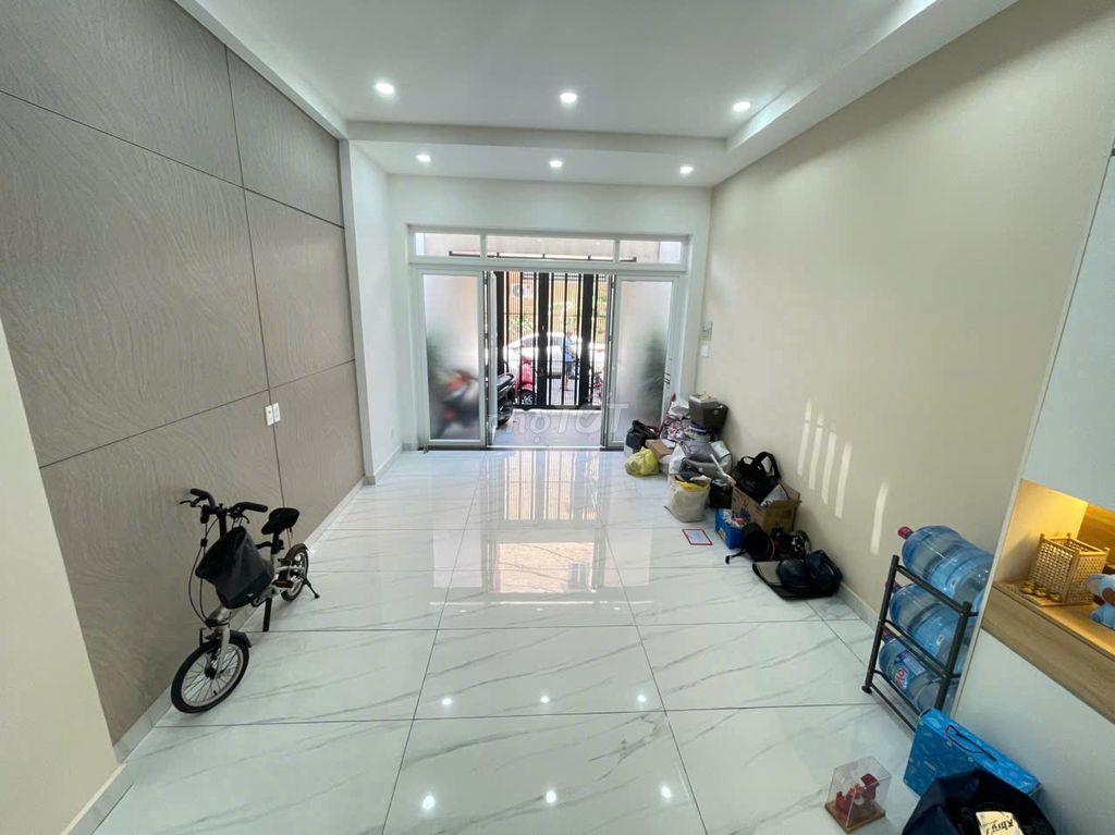 Cho thuê nhà Hẻm 8m Thành Thái, P.12, Q.10 - 4m x 20m. Full nội thất.