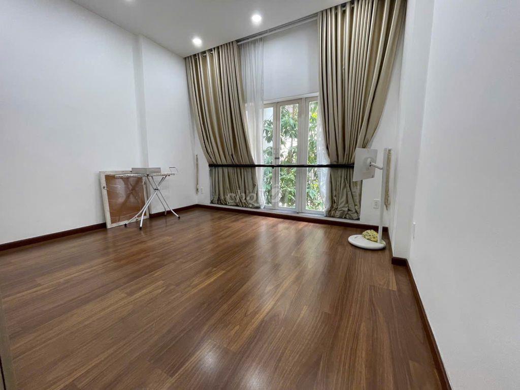 Cho thuê nhà Hẻm 8m Thành Thái, P.12, Q.10 - 4m x 20m. Full nội thất.