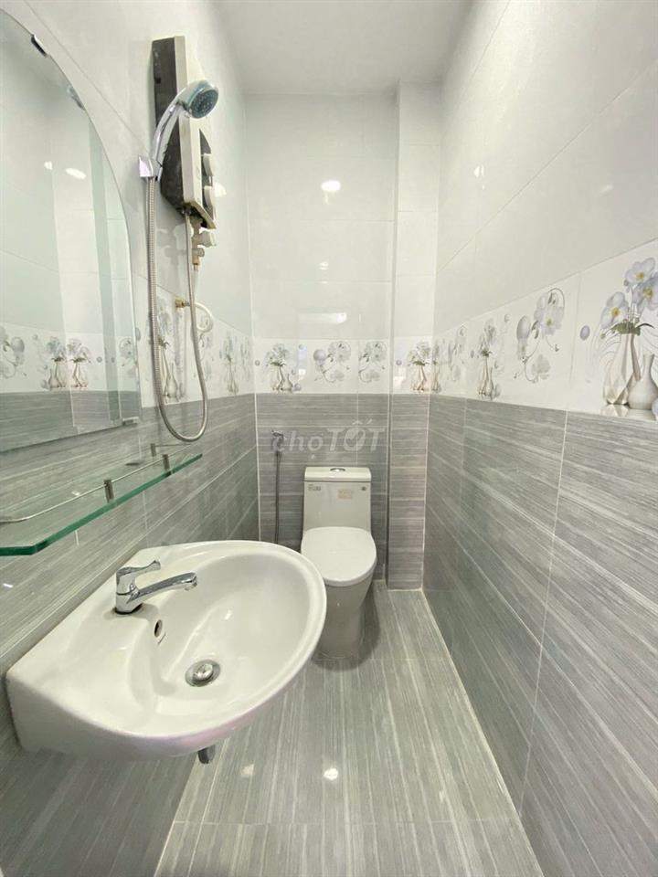 Bán nhà mới đẹp hẻm 4m – đường Trần Phú, Quận 5. Giá chỉ : 4.9 tỷ