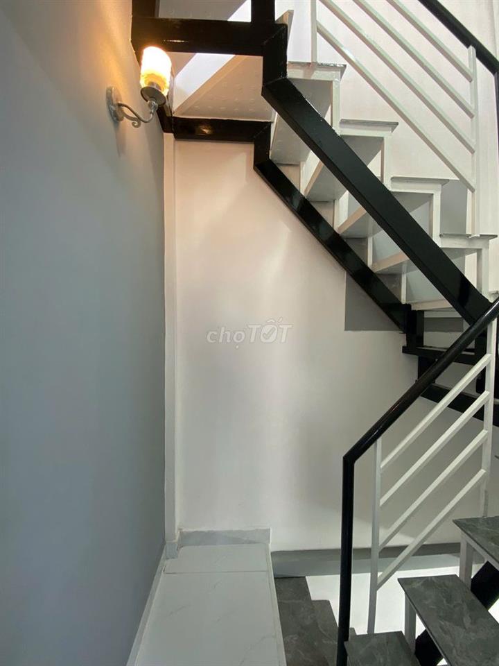 Bán nhà mới đẹp hẻm 4m – đường Trần Phú, Quận 5. Giá chỉ : 4.9 tỷ